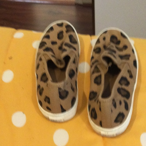 Old navy slip on animal print low top sneakers , 7. - Picture 5 of 6
